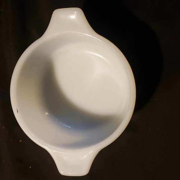 Vintage Pyrex Pyr-o-rey Dynaware bowl w/handles - Picture 2 of 3